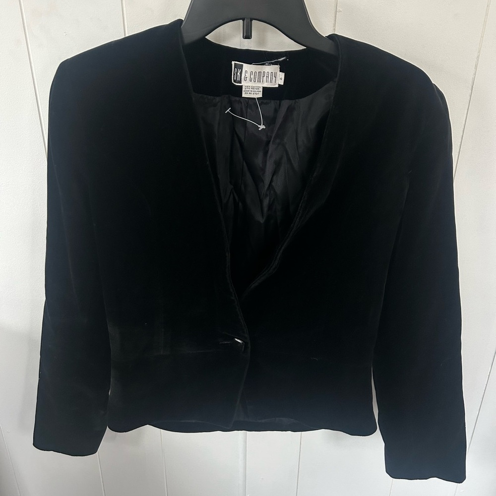 Elegant Black Velvet Blazer by sk company vintage